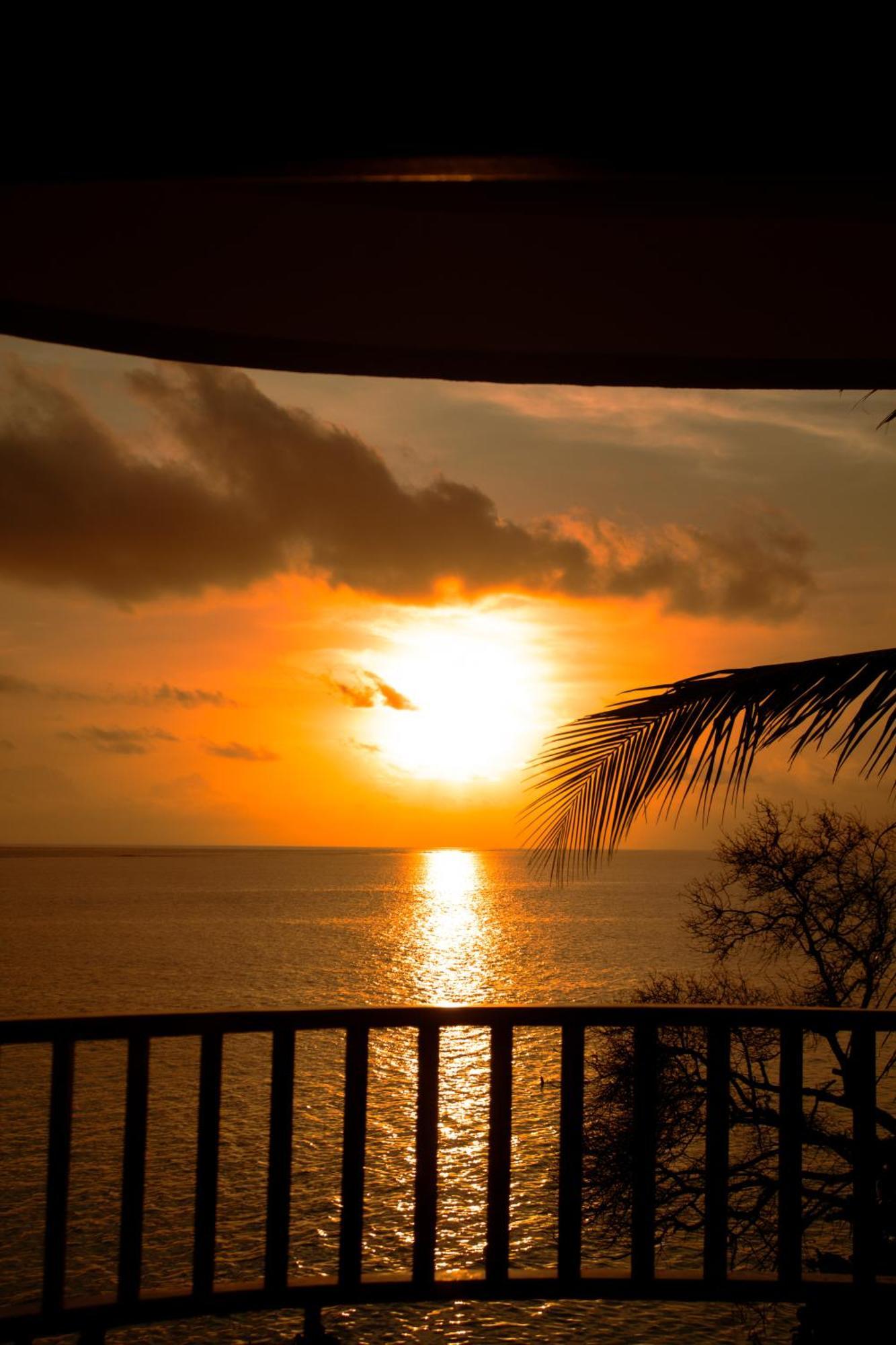 Manta Sea View Himandhoo Hotel ภายนอก รูปภาพ